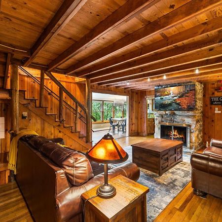 Whiskey Ridge Lodge, A Restored 1940S Gem, 2 Mins From Downtown, Breathtaking City Views, Custom Game Room, And Spacious Elegance Gatlinburg Exterior foto