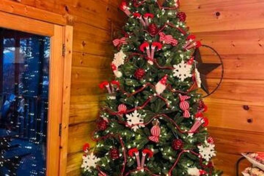Whiskey Ridge Lodge, A Restored 1940S Gem, 2 Mins From Downtown, Breathtaking City Views, Custom Game Room, And Spacious Elegance Gatlinburg Exterior foto