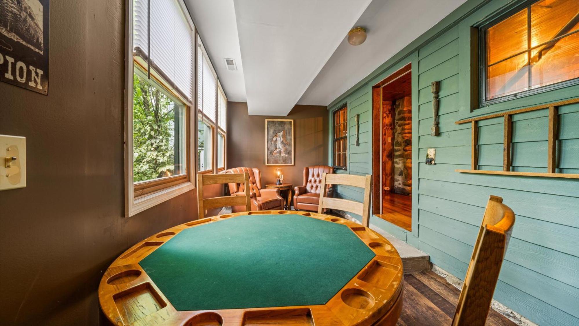 Whiskey Ridge Lodge, A Restored 1940S Gem, 2 Mins From Downtown, Breathtaking City Views, Custom Game Room, And Spacious Elegance Gatlinburg Exterior foto