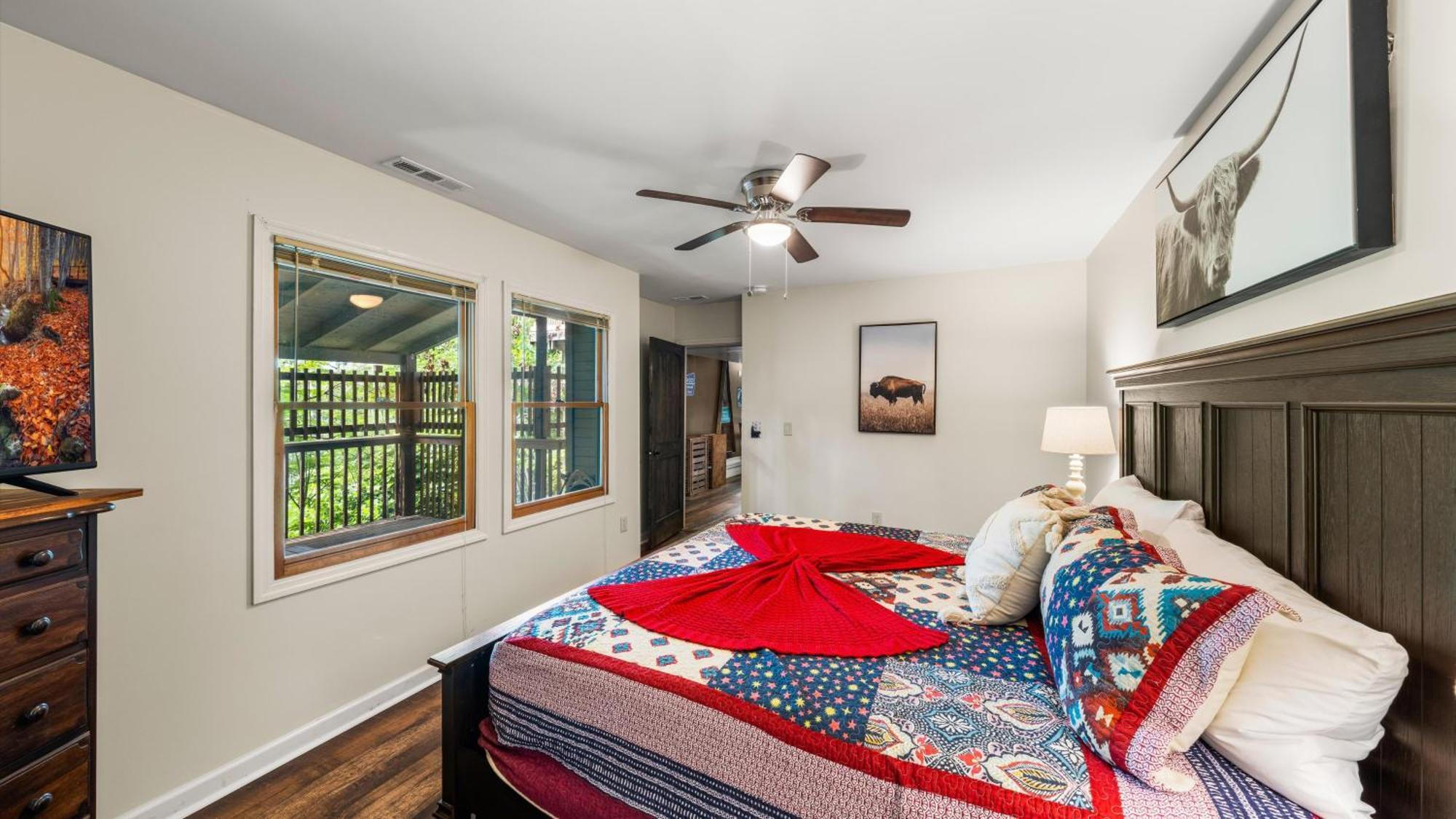 Whiskey Ridge Lodge, A Restored 1940S Gem, 2 Mins From Downtown, Breathtaking City Views, Custom Game Room, And Spacious Elegance Gatlinburg Exterior foto