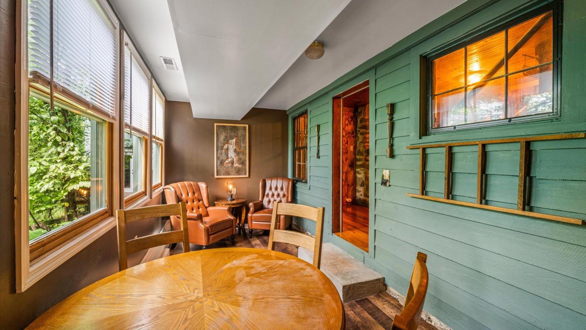Whiskey Ridge Lodge, A Restored 1940S Gem, 2 Mins From Downtown, Breathtaking City Views, Custom Game Room, And Spacious Elegance Gatlinburg Exterior foto