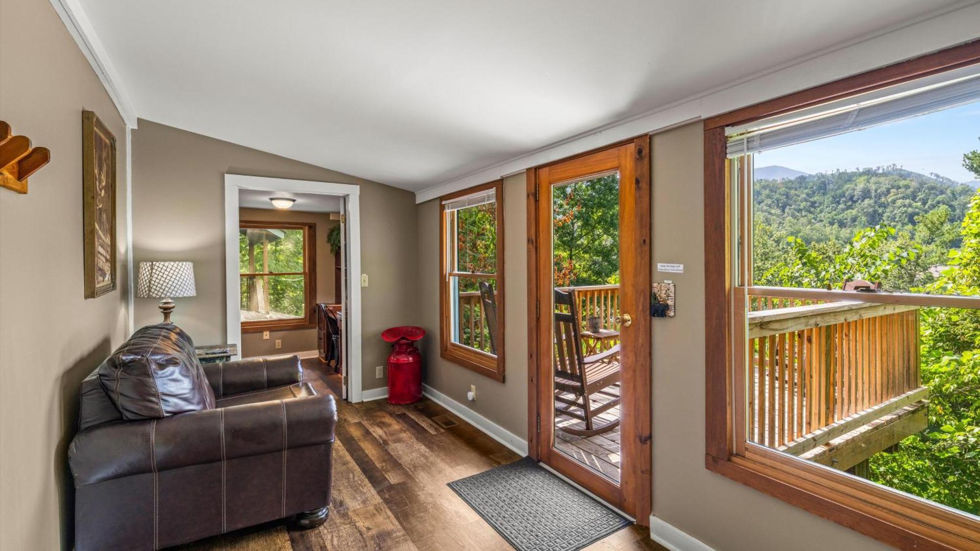 Whiskey Ridge Lodge, A Restored 1940S Gem, 2 Mins From Downtown, Breathtaking City Views, Custom Game Room, And Spacious Elegance Gatlinburg Exterior foto