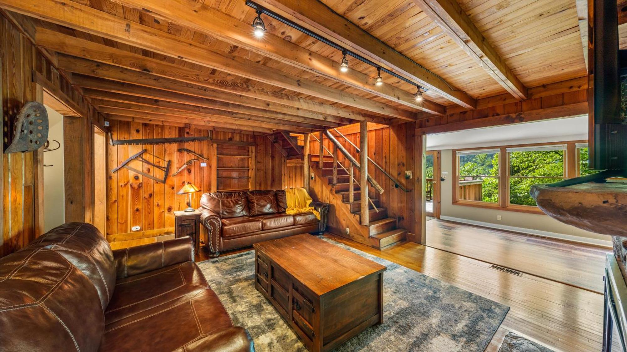 Whiskey Ridge Lodge, A Restored 1940S Gem, 2 Mins From Downtown, Breathtaking City Views, Custom Game Room, And Spacious Elegance Gatlinburg Exterior foto