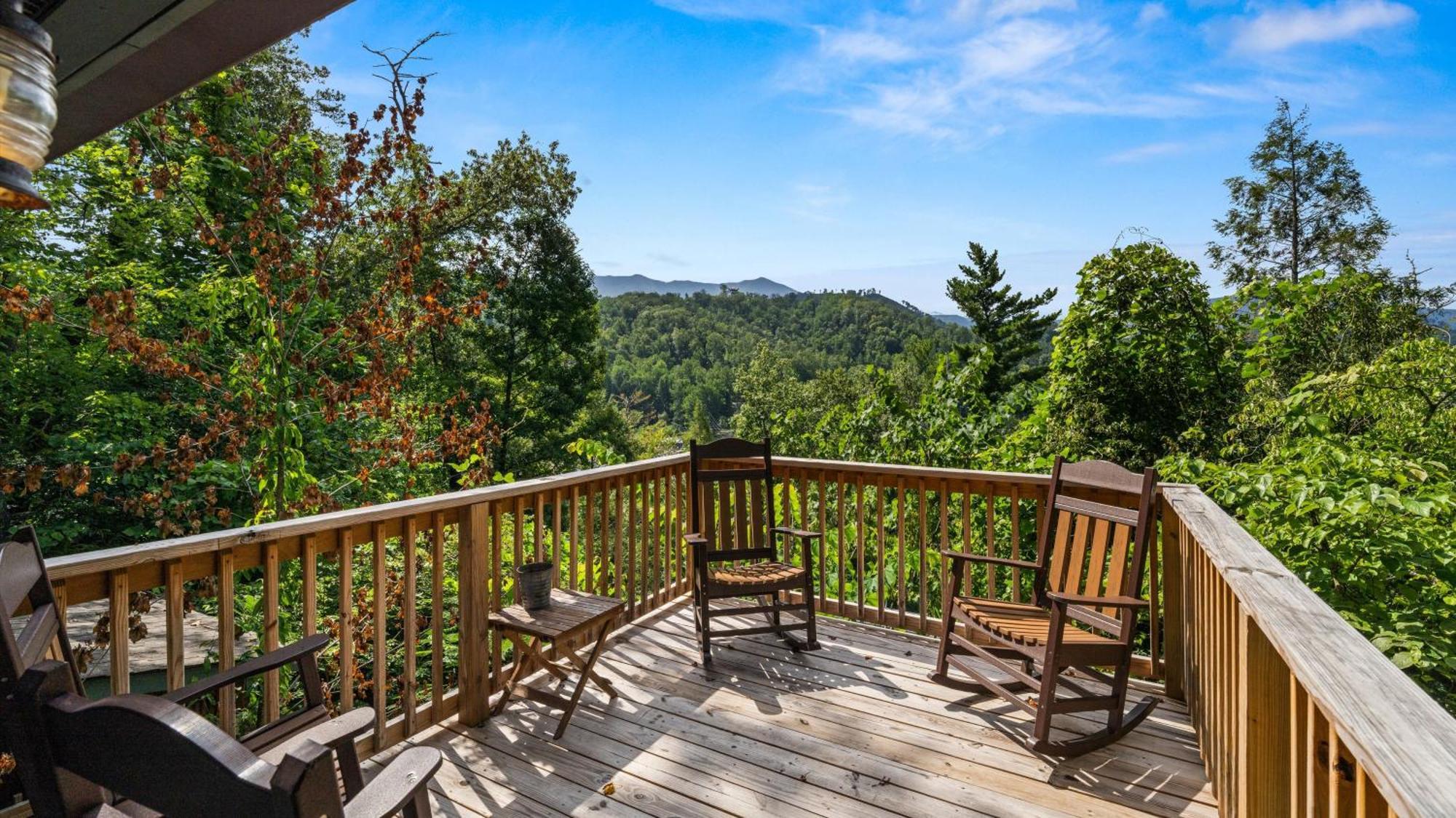 Whiskey Ridge Lodge, A Restored 1940S Gem, 2 Mins From Downtown, Breathtaking City Views, Custom Game Room, And Spacious Elegance Gatlinburg Exterior foto
