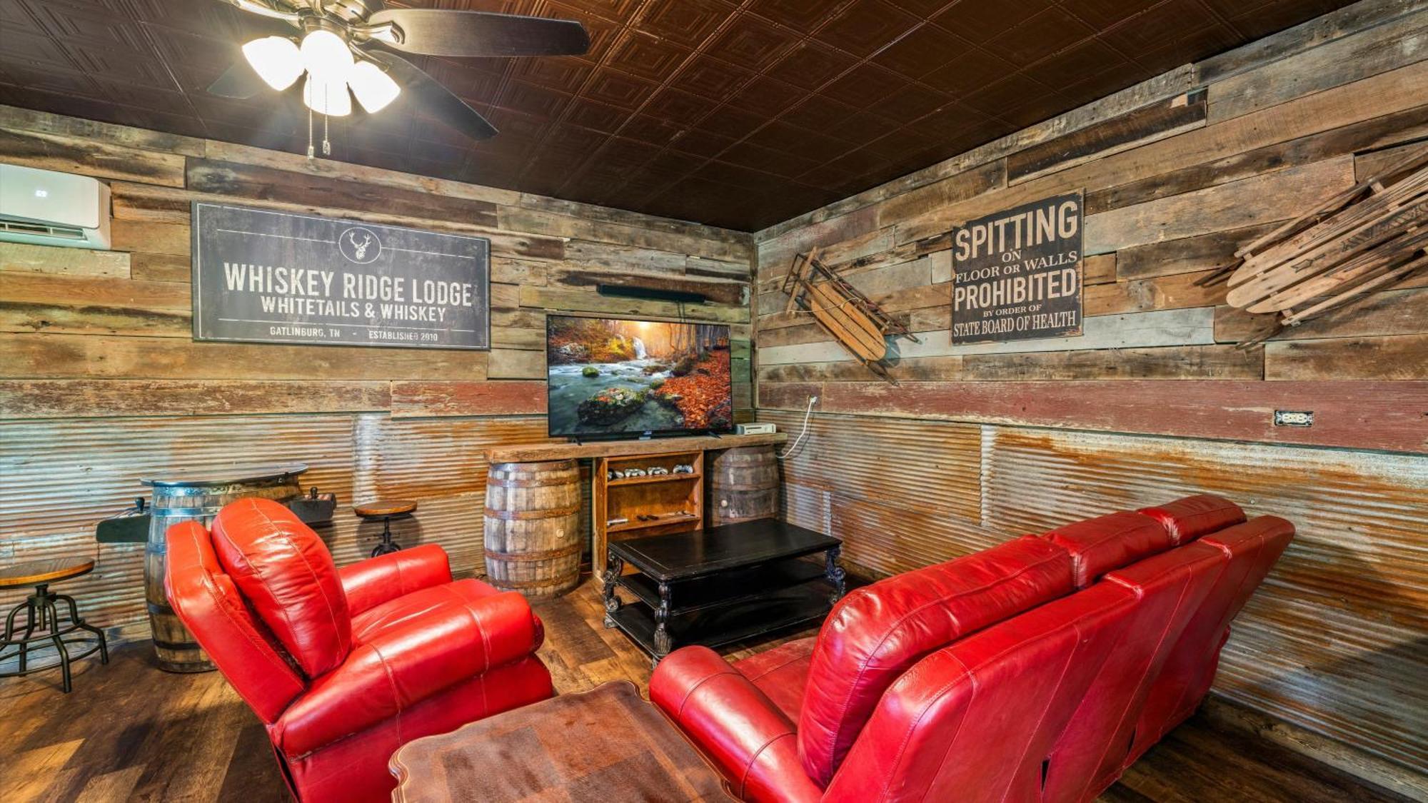 Whiskey Ridge Lodge, A Restored 1940S Gem, 2 Mins From Downtown, Breathtaking City Views, Custom Game Room, And Spacious Elegance Gatlinburg Exterior foto