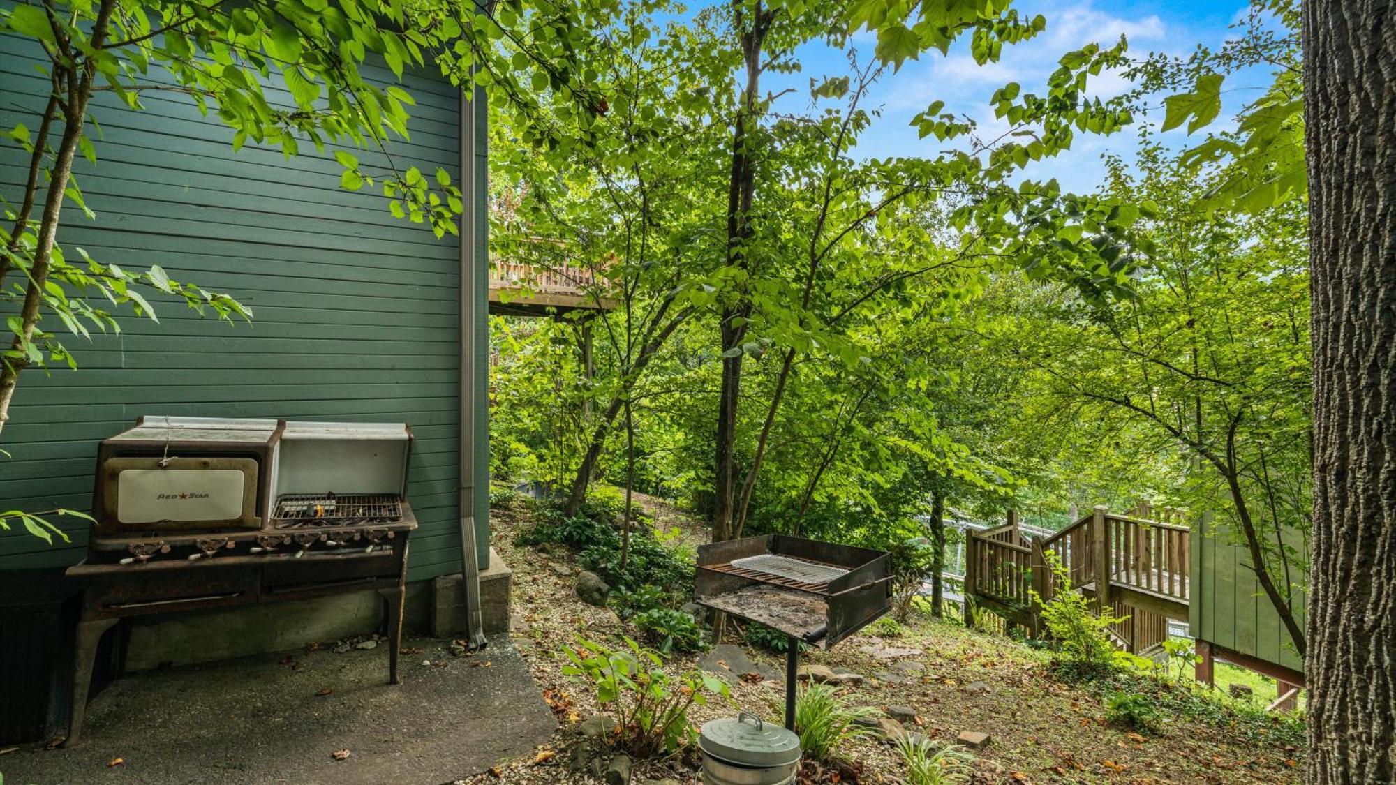 Whiskey Ridge Lodge, A Restored 1940S Gem, 2 Mins From Downtown, Breathtaking City Views, Custom Game Room, And Spacious Elegance Gatlinburg Exterior foto