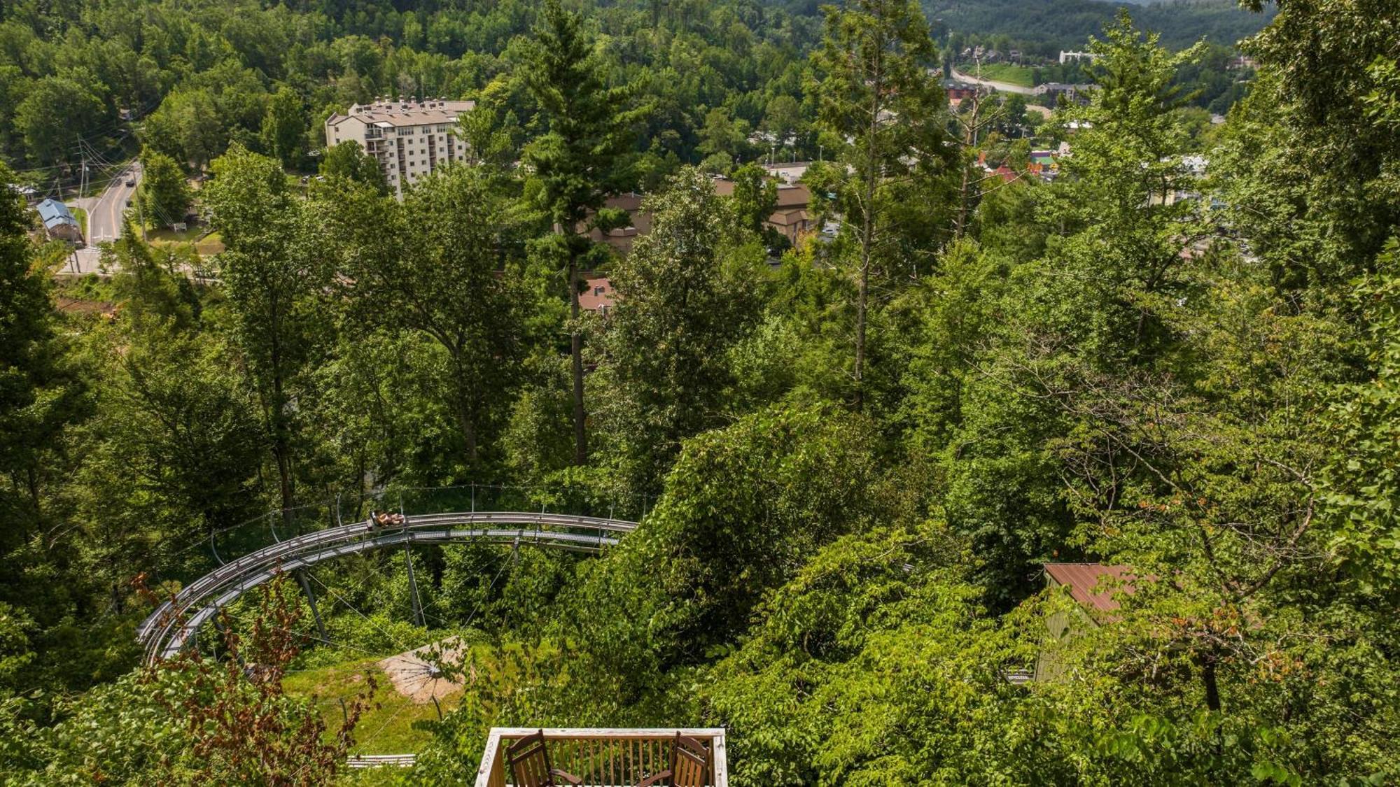 Whiskey Ridge Lodge, A Restored 1940S Gem, 2 Mins From Downtown, Breathtaking City Views, Custom Game Room, And Spacious Elegance Gatlinburg Exterior foto
