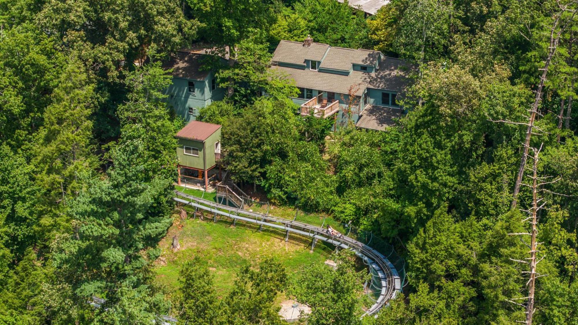 Whiskey Ridge Lodge, A Restored 1940S Gem, 2 Mins From Downtown, Breathtaking City Views, Custom Game Room, And Spacious Elegance Gatlinburg Exterior foto